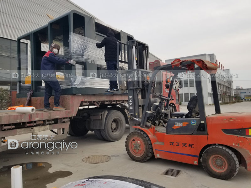 榮大供應四川景區(qū)公交候車亭發(fā)貨