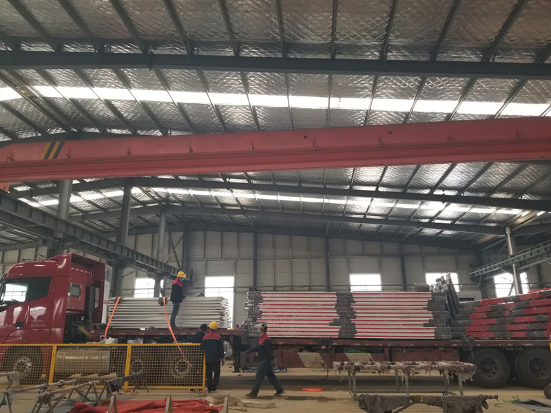 第二批江西智能公交候車(chē)亭發(fā)貨案例