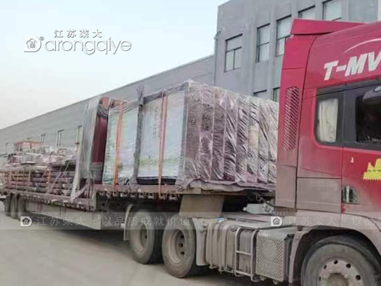 山東智慧公交站裝車完成 山東智慧公交站裝車完成