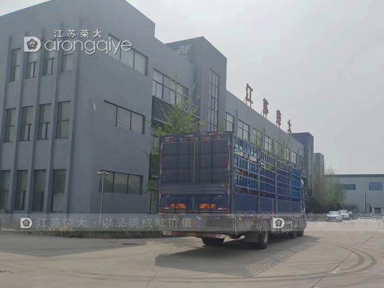 仿古公交站臺裝車完成 仿古公交站臺裝車完成