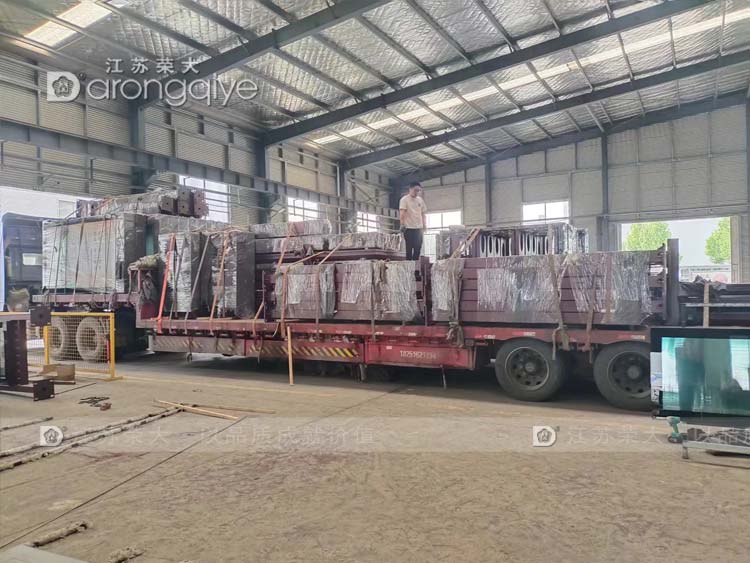 山東智慧公交站第十批正在裝車 山東智慧公交站第十批正在裝車