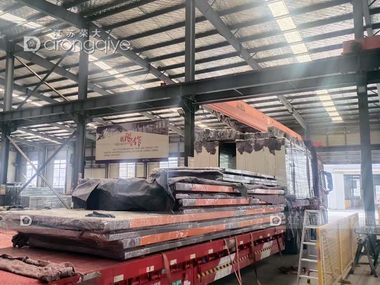 浙江智慧公交站臺正在裝車 浙江智慧公交站臺正在裝車