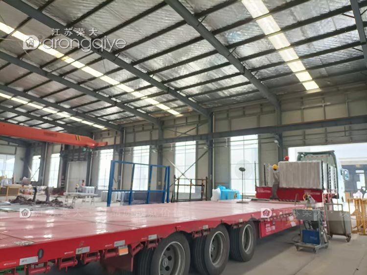 俄羅斯智能公交站臺案例圖一 俄羅斯智能公交站臺案例圖一